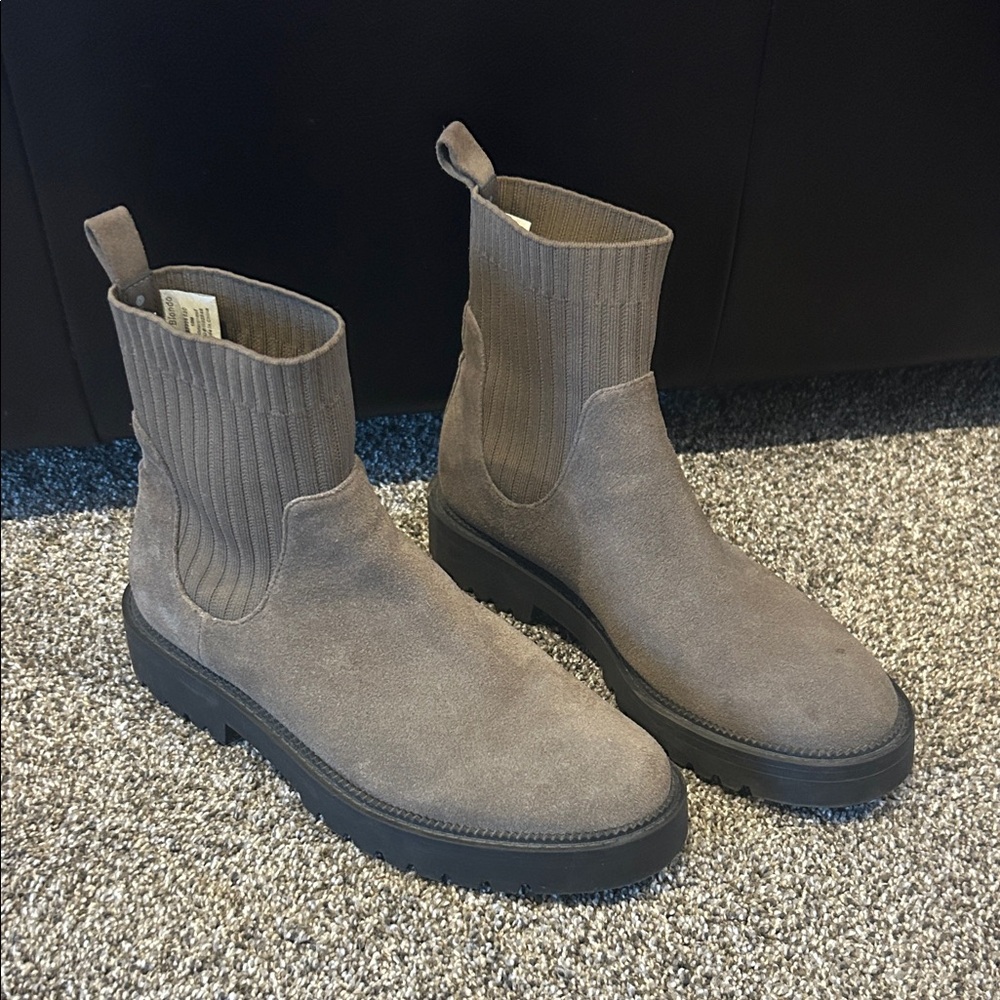 Blondo Hallie Taupe Suede pull on Ankle Boots 10